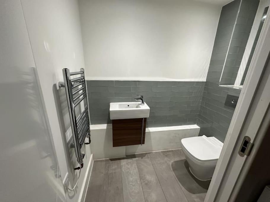 Luxurious 1-Bedroom With Parking バーミンガム エクステリア 写真