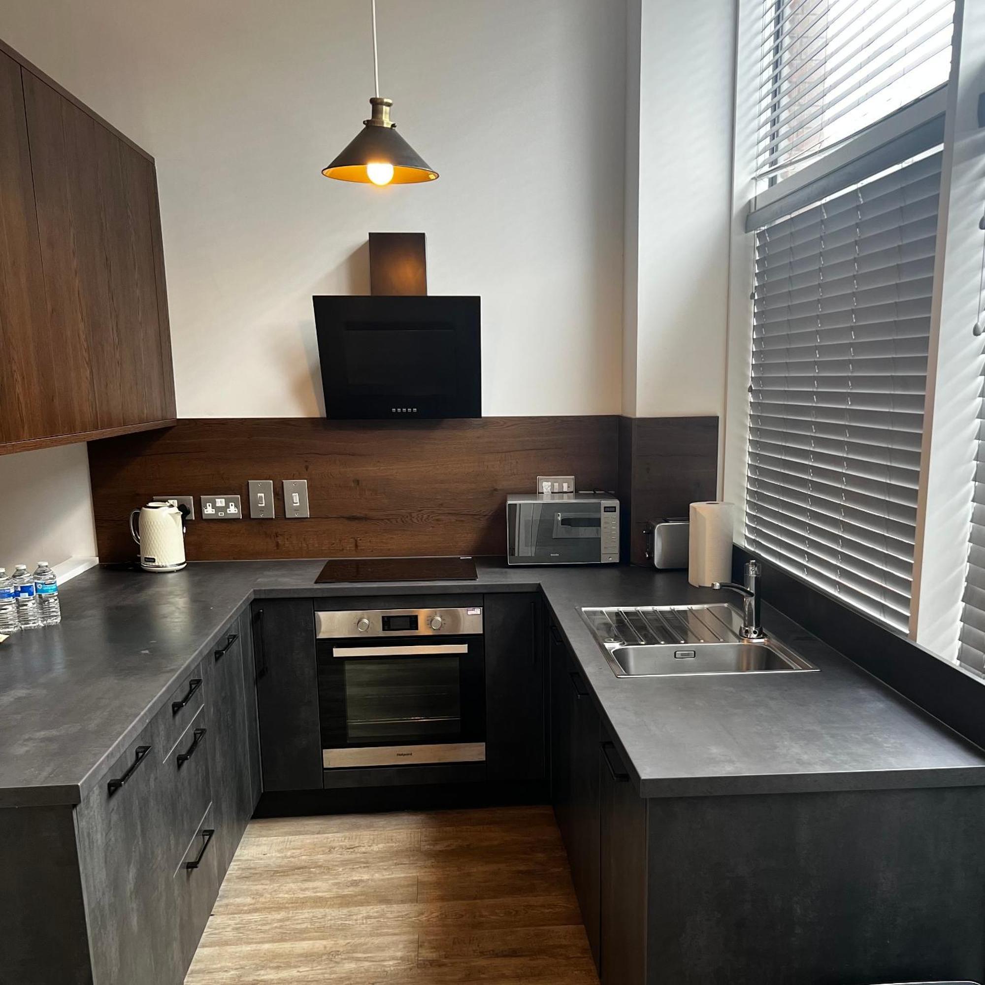 Luxurious 1-Bedroom With Parking バーミンガム エクステリア 写真