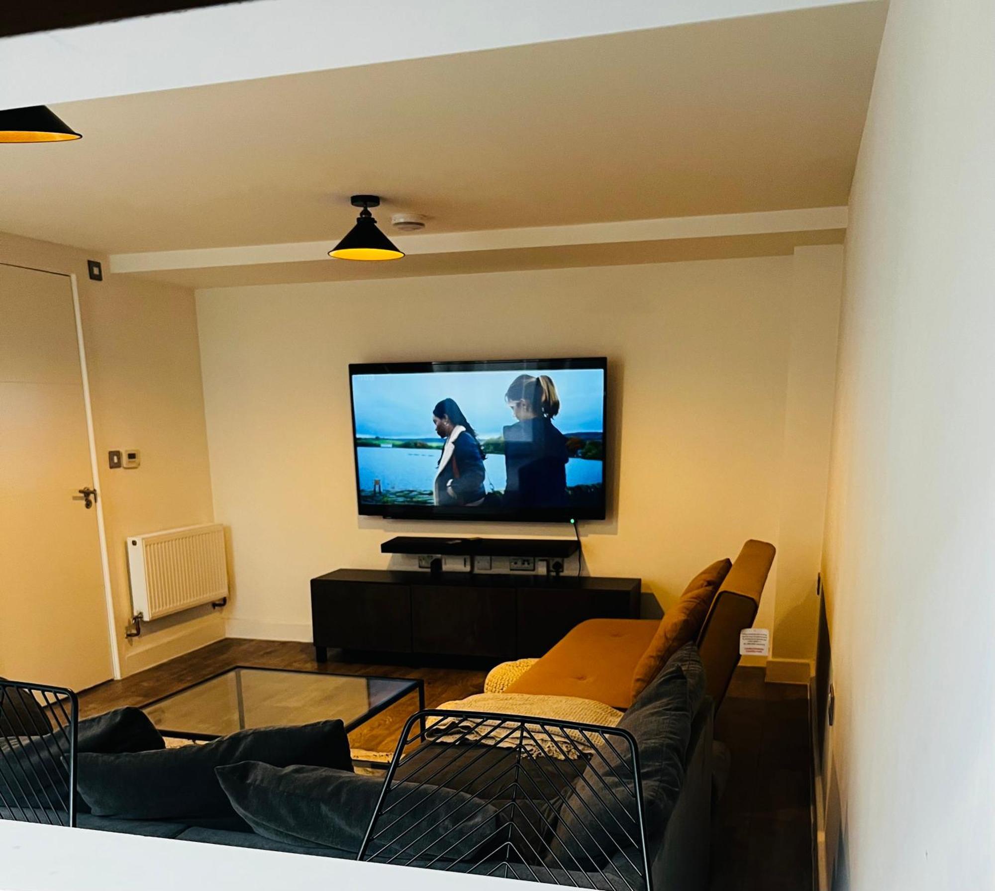 Luxurious 1-Bedroom With Parking バーミンガム エクステリア 写真